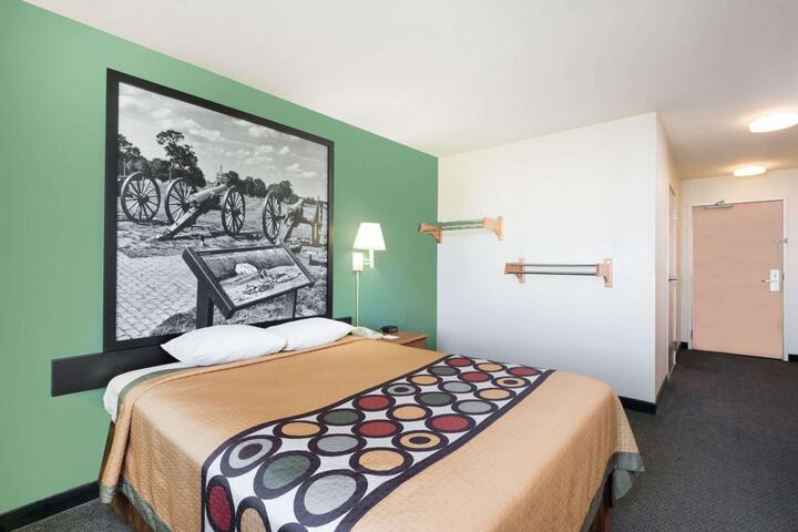 1 Queen Bed Accessible Room (2 of 6)