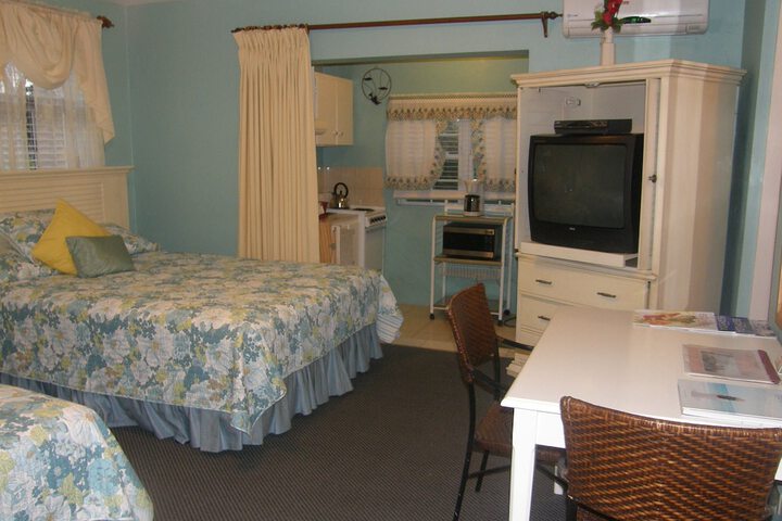 Room 3 of 77