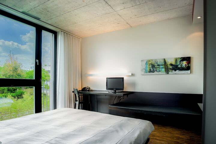 Room 9 of 38