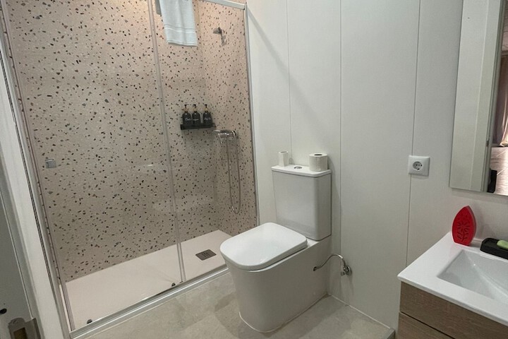 Room 100 of 121