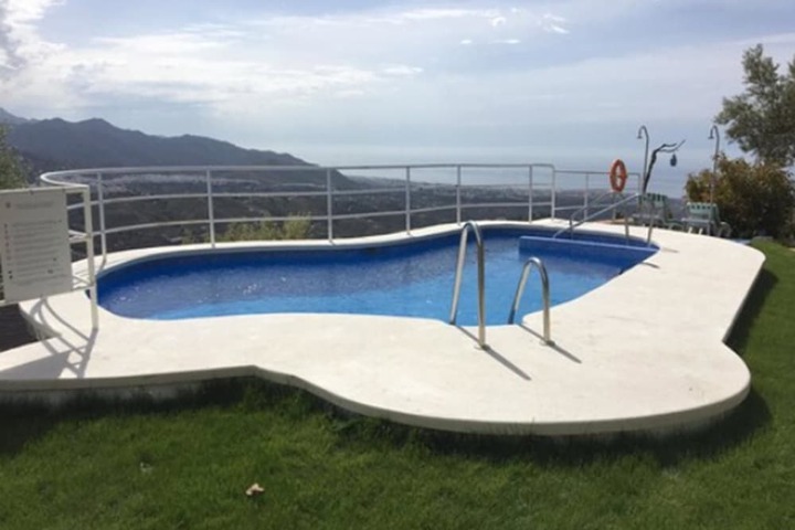 Pool 52 of 120