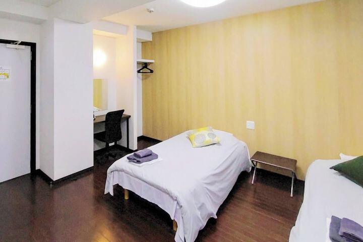 Room 10 of 38
