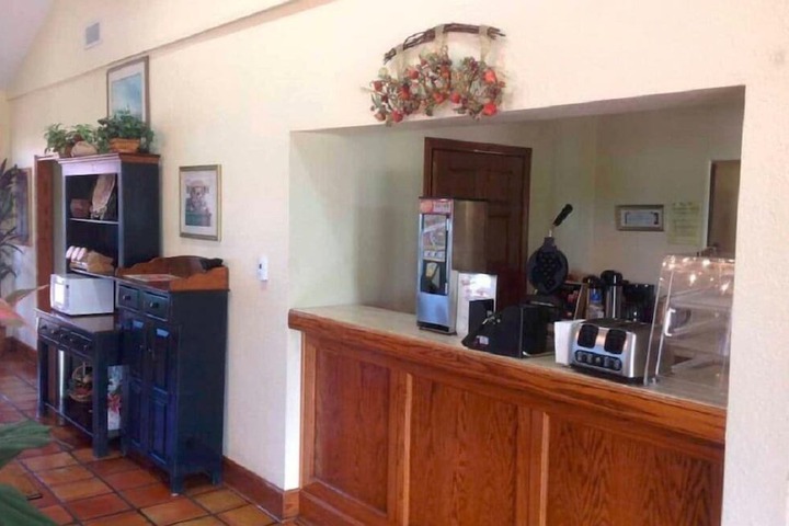 Breakfast/Coffee Service 10 of 14