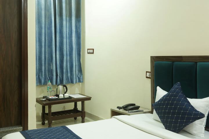 Room 11 of 36