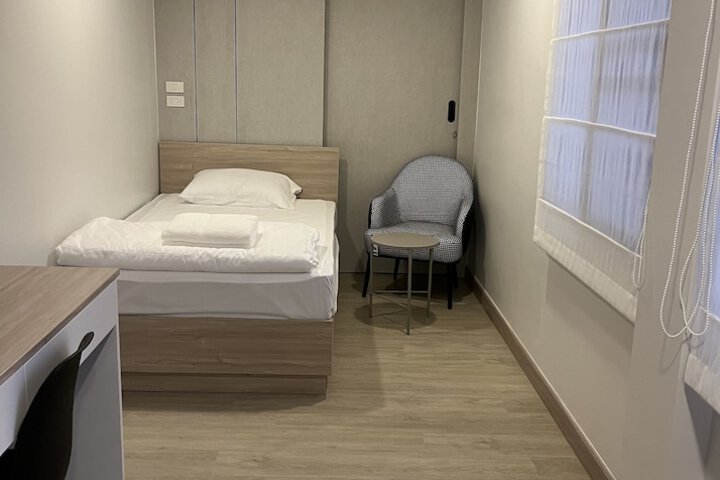 Room 5 of 153