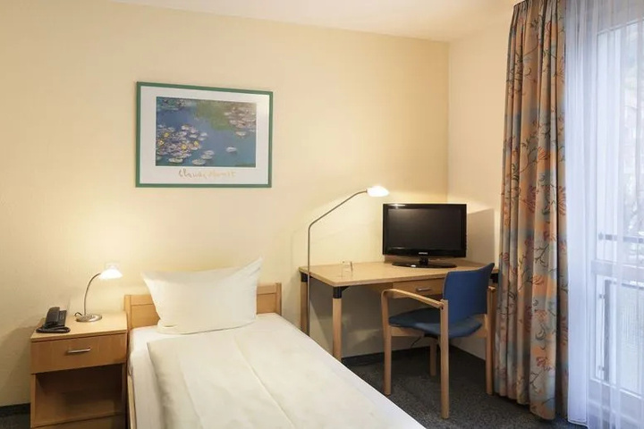 Room 4 of 5