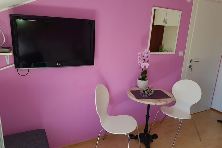 Room 16 of 49