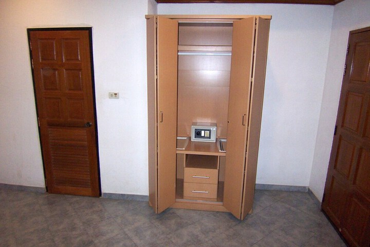 Room 6 of 39