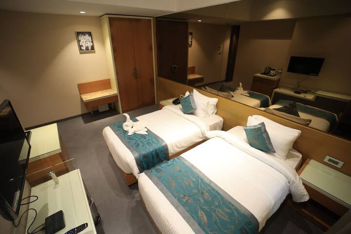 Room 28 of 43