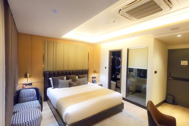 Room 26 of 62