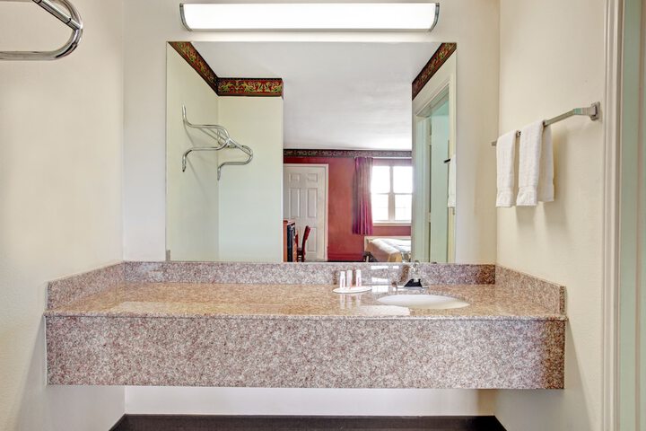 1 King Bed Mobility Accessible Bathtub with Grab Bars (12 of 21)