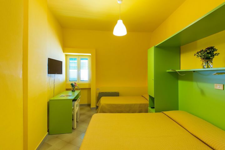 Room 32 of 78