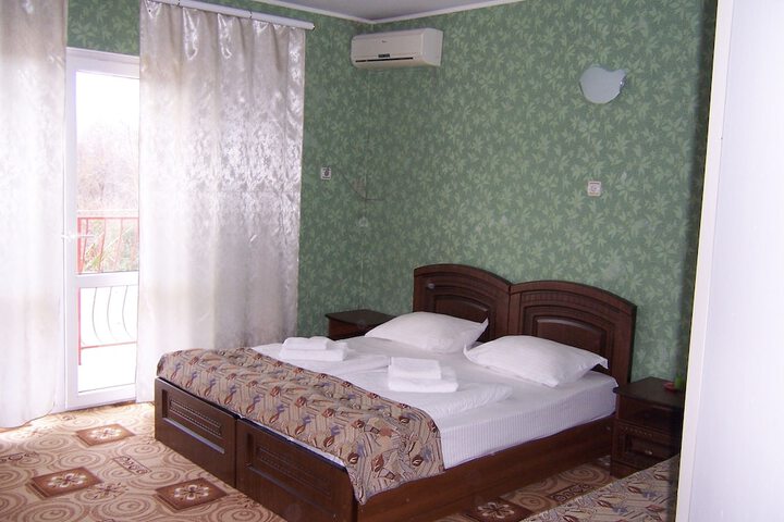 Room 3 of 47