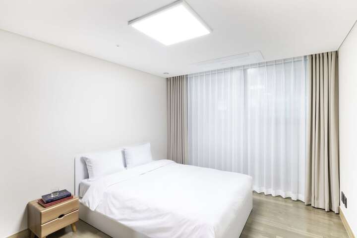 Room 8 of 94