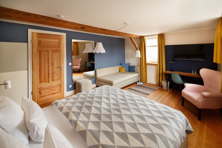 Room 2 of 34