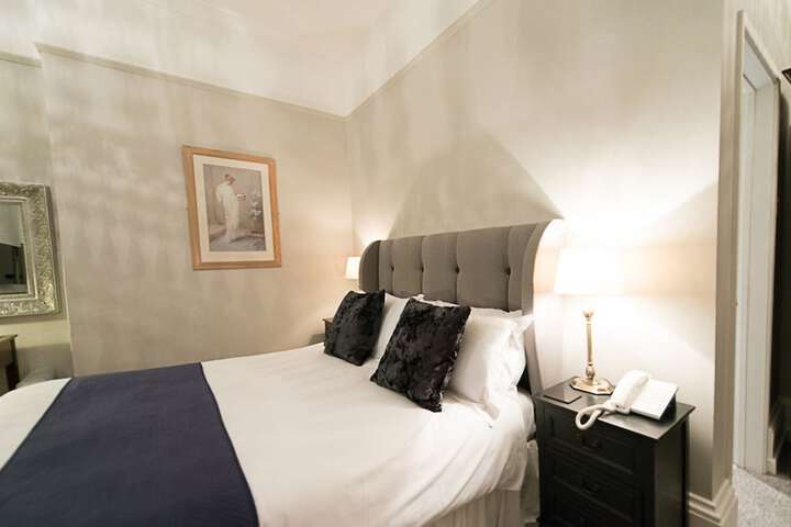 Room 26 of 165