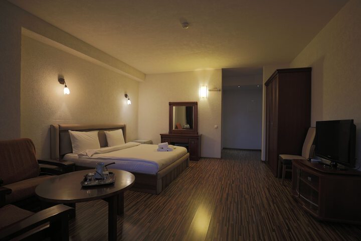 Room 33 of 84