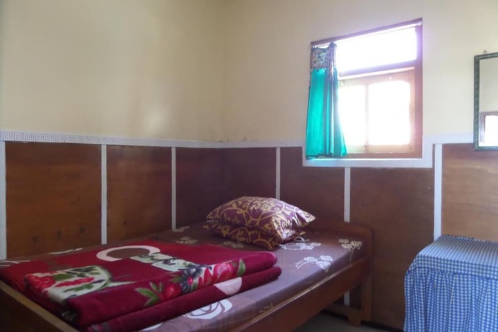 Room 25 of 42