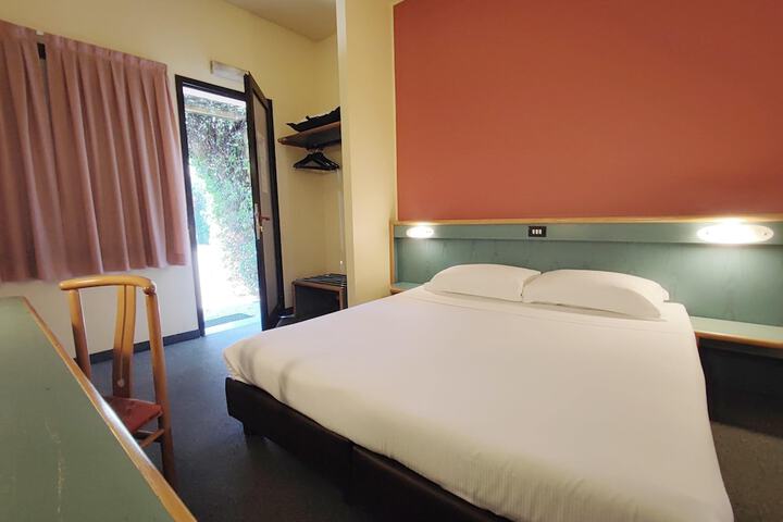 Room 25 of 47