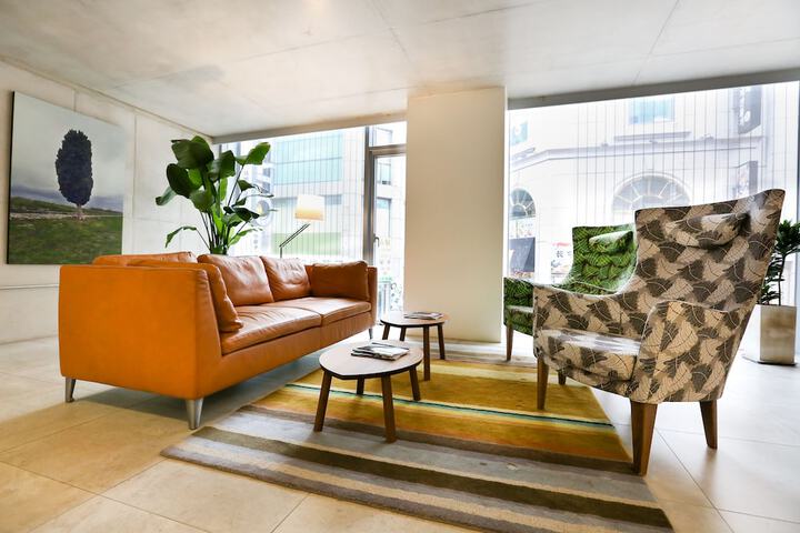 Entrance & Lobby