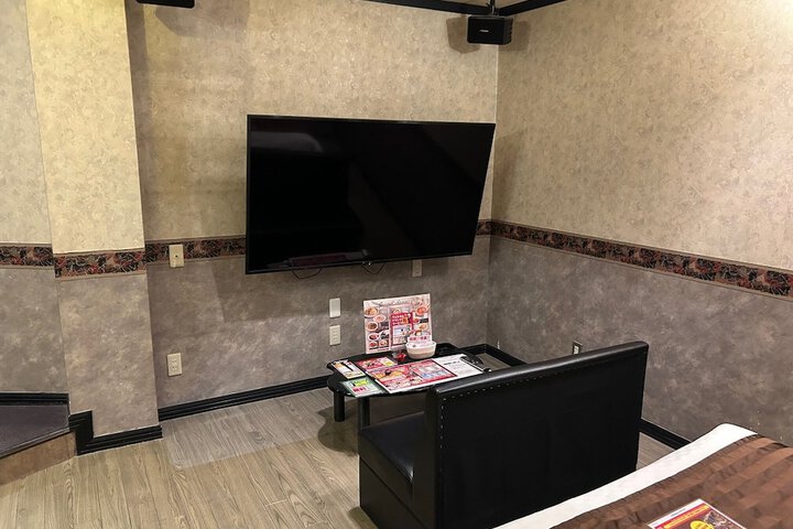 Room 4 of 20