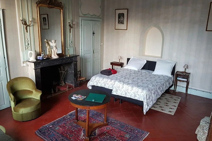 Room 4 of 14