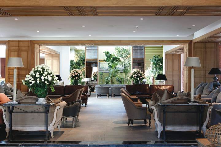 Entrance & Lobby