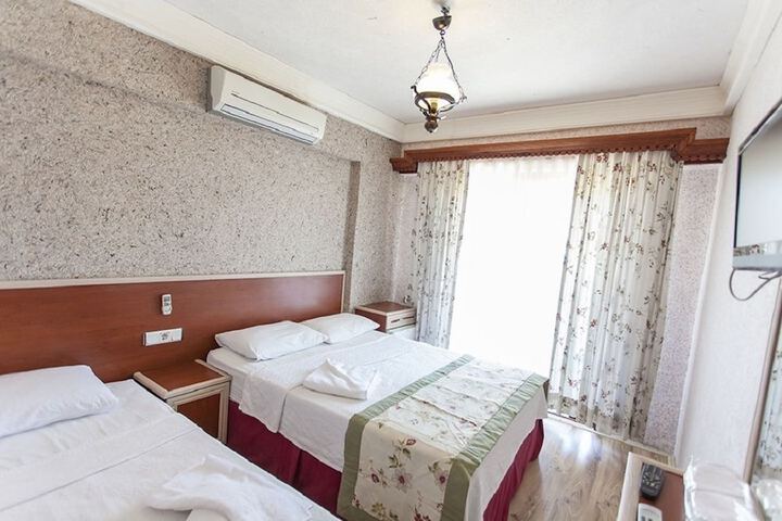 Room 6 of 15