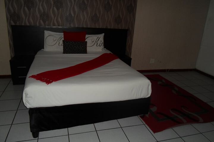 Room 4 of 12
