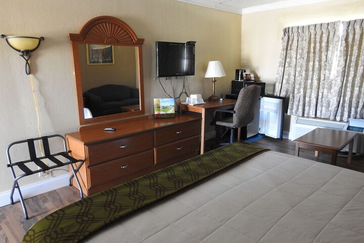 Room 13 of 34