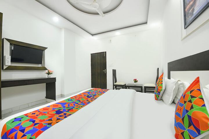 Room 12 of 32