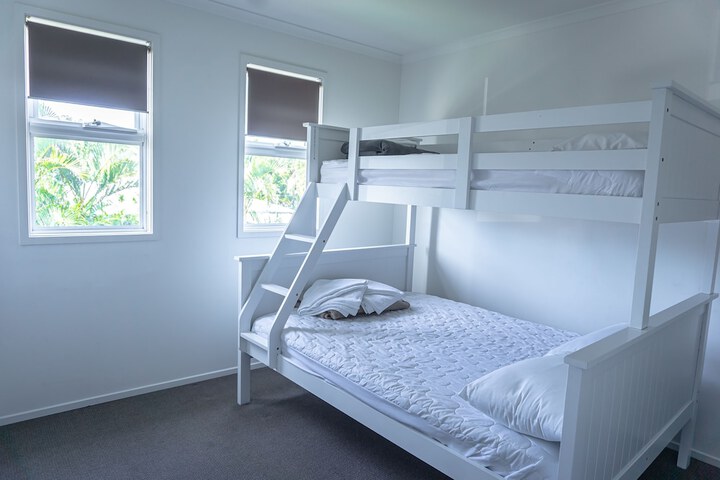 Room 16 of 204