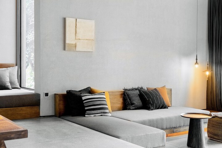 Room 4 of 7