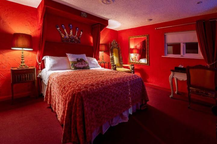 The lion hotel