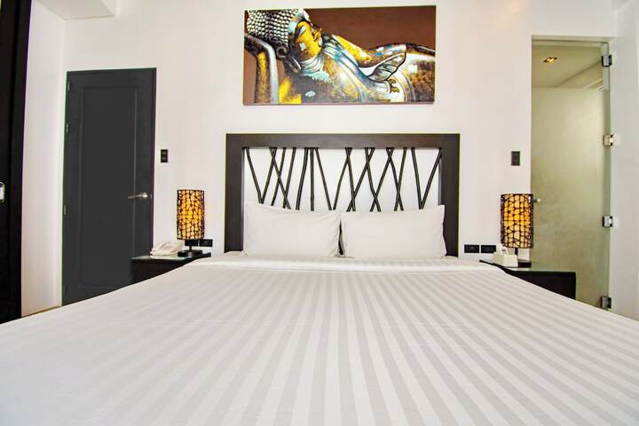 Room 36 of 208