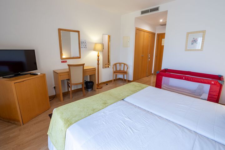 Room 7 of 34