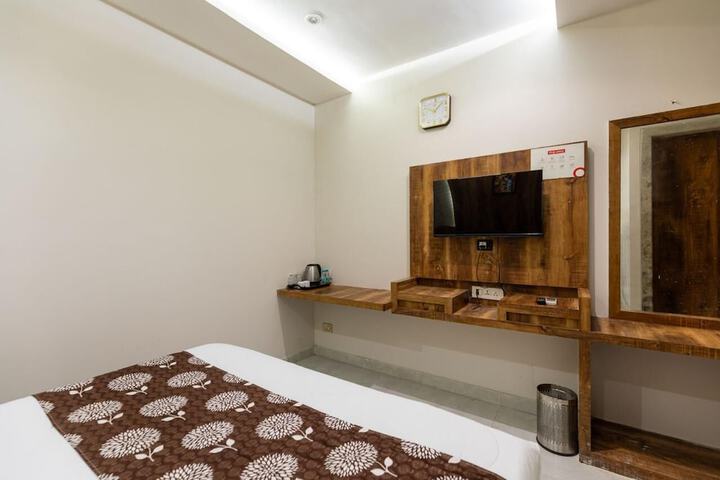 Room 11 of 24