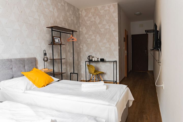 Room 47 of 106