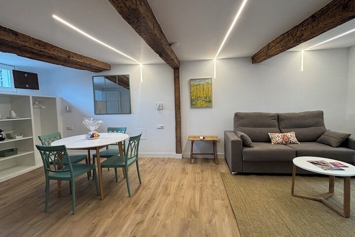 Room 9 of 18