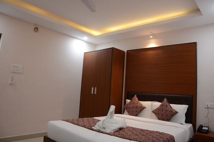 Room 9 of 32