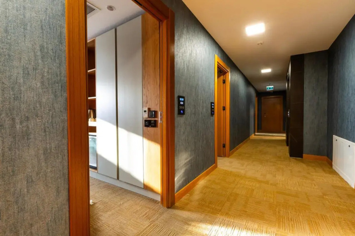 Room 28 of 43