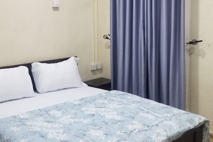 Room 2 of 8