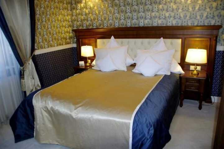 Room 2 of 8