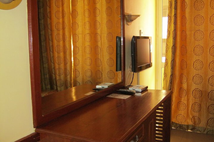 Room 28 of 46