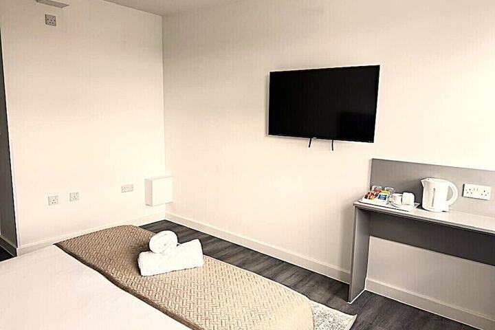 Room 3 of 27