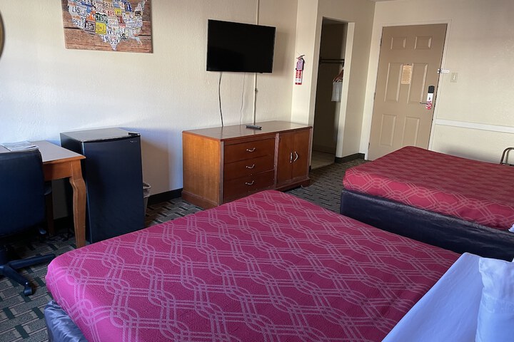 Queen Bed Accessible (2 of 9)