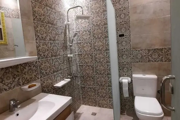 Room 6 of 11