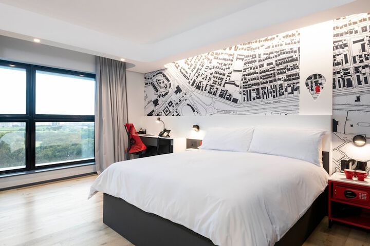 Room 45 of 165