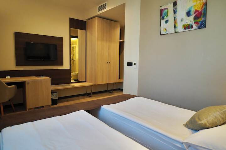 Room 18 of 73