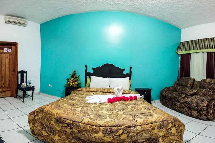 Room 3 of 8